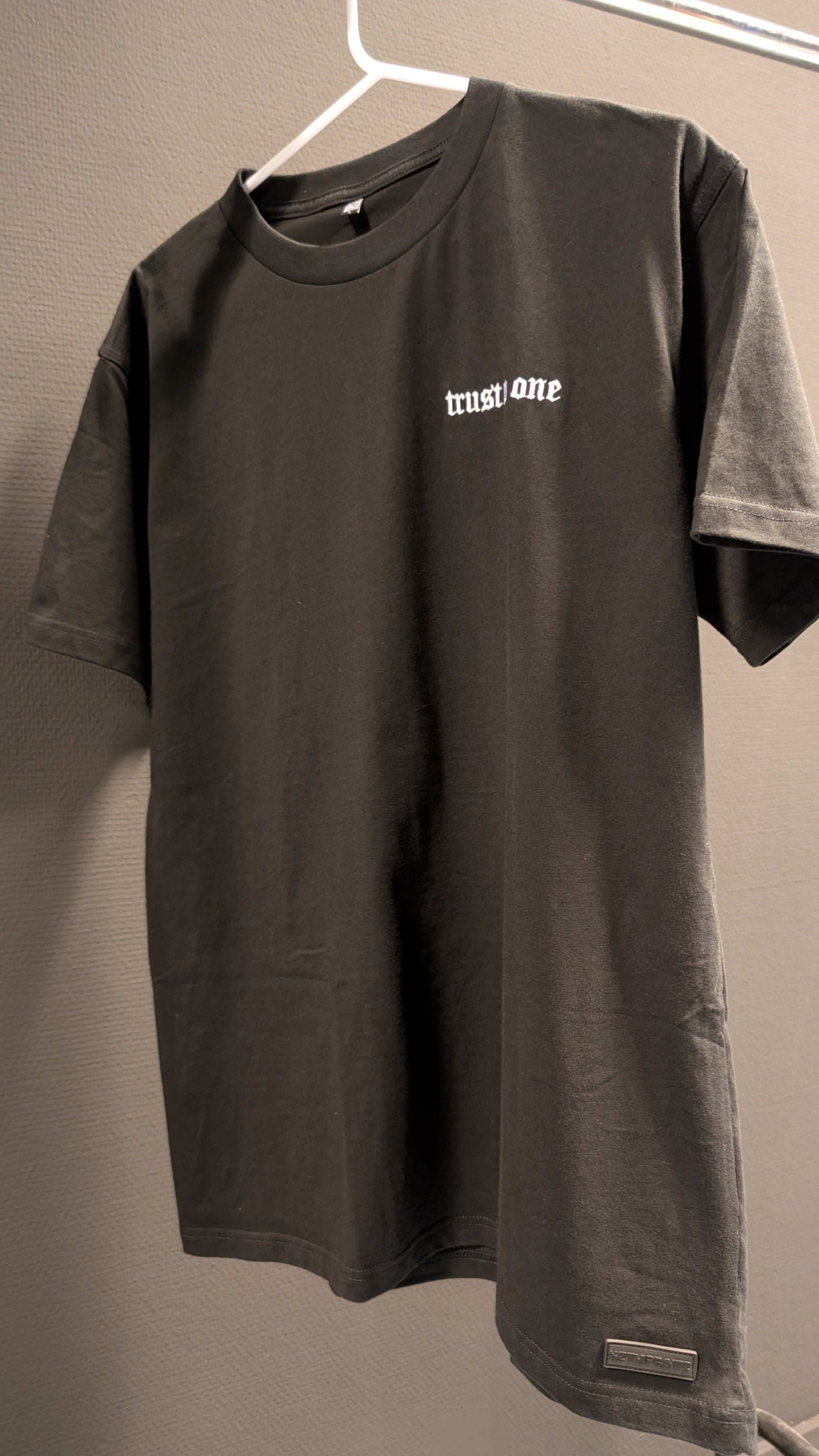 T-shirt - Trust no one (KP Original TEE - Exklusiv Loose Fit)